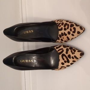 2/$20 Guess Pointed Toe Heel in Lepard and Black, 10